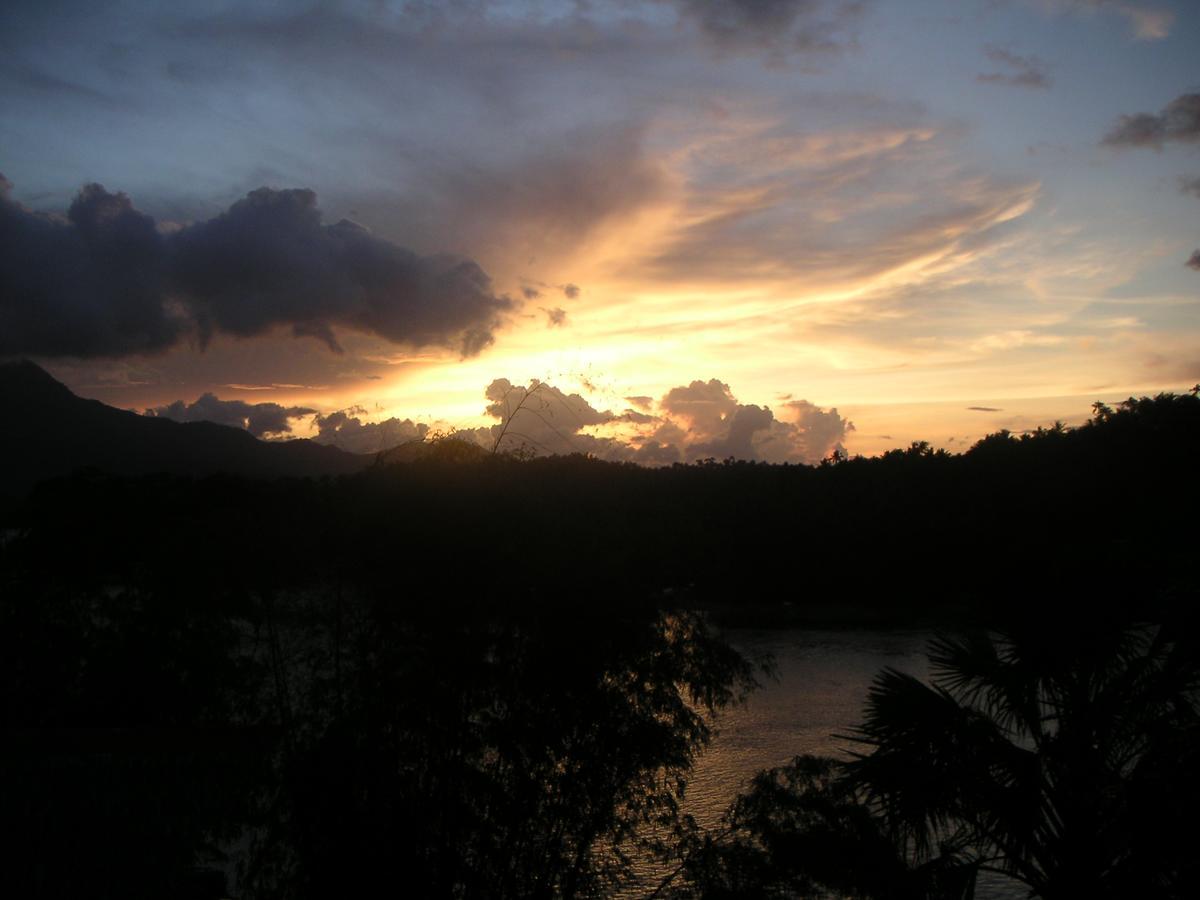 Bamboo Beach Resort ปูแอร์โตกาเลรา ภายนอก รูปภาพ