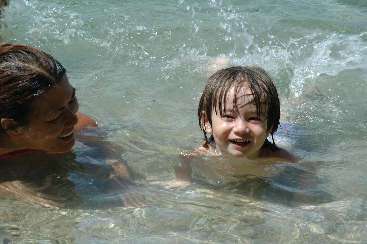 Bamboo Beach Resort ปูแอร์โตกาเลรา ภายนอก รูปภาพ