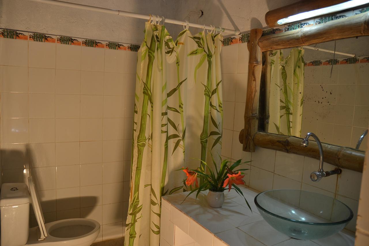 Bamboo Beach Resort ปูแอร์โตกาเลรา ภายนอก รูปภาพ